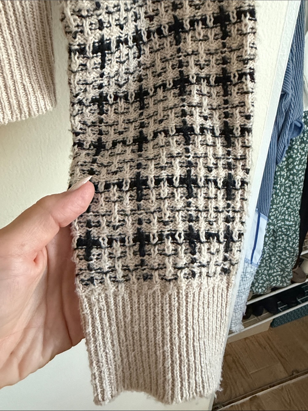 Cardigan - Picture 6 of 8